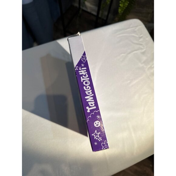 Tamagotchi Gen 1 Digital Pet Keychain Orange / Red / Yellow Shell Design Bandai - Picture 3 of 6